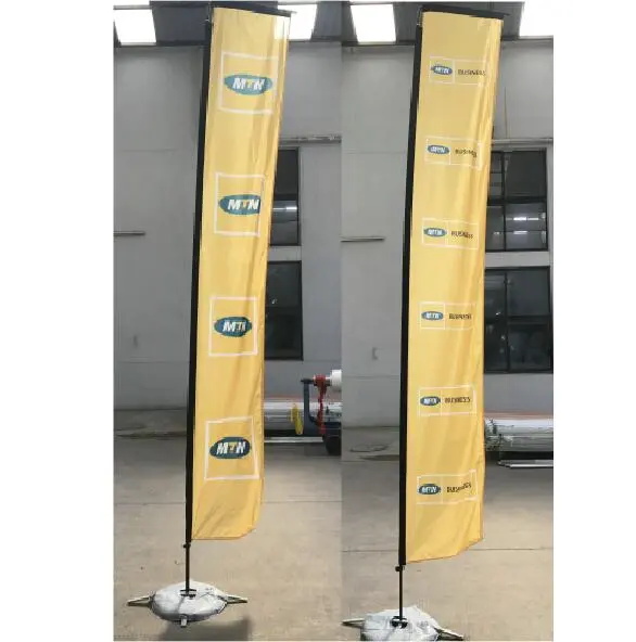 Fahnenmast aus schwarzem Aluminium mit Fahne